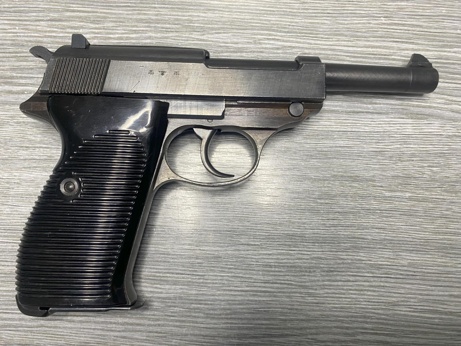 Pistole P 38 (3).jpg