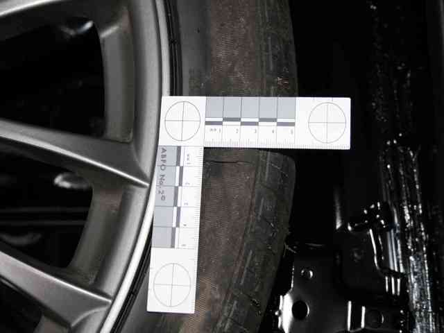 Poškození pneumatiky- foto č. 2