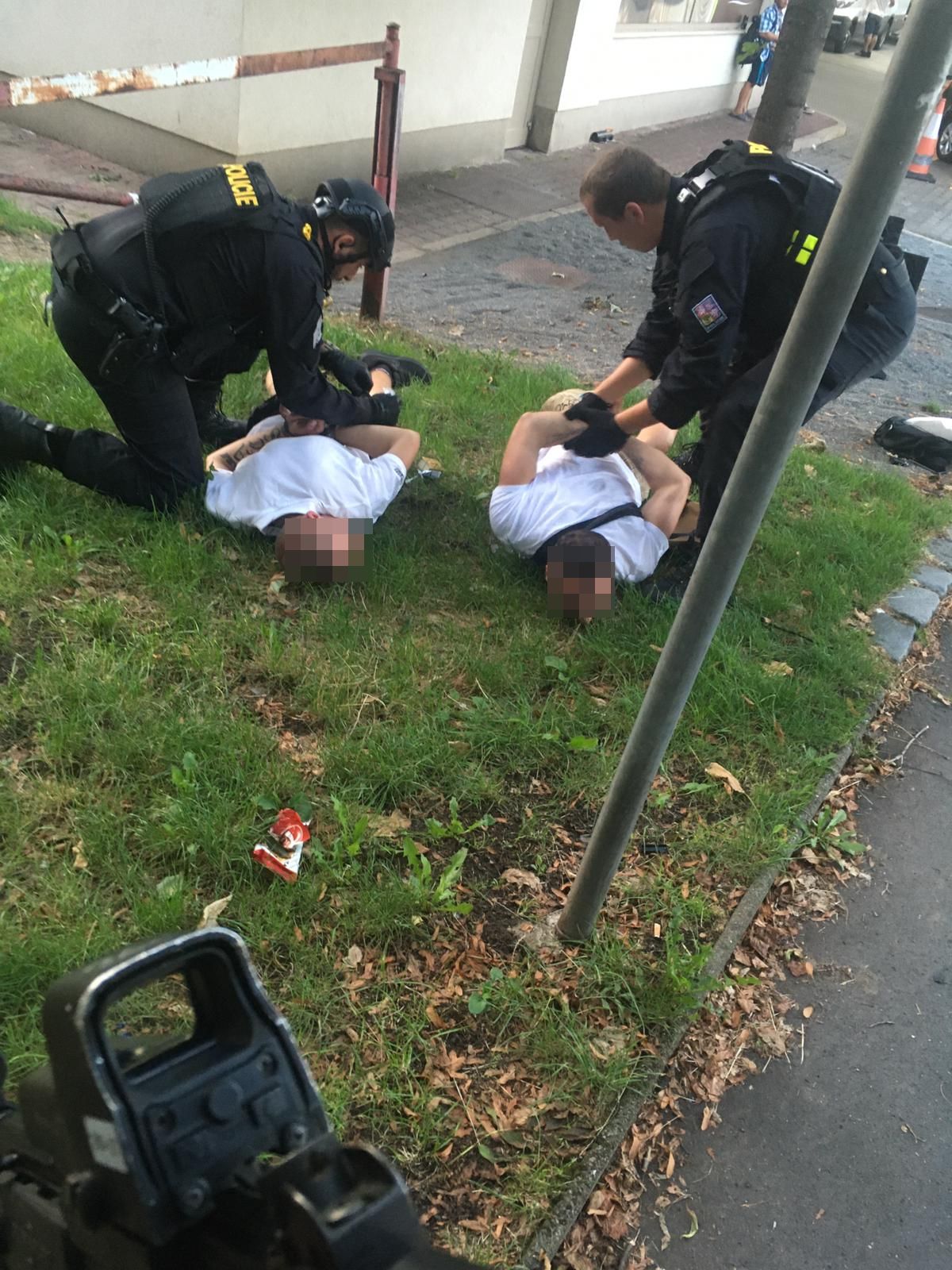 Podolské nábřeží  - zbraně