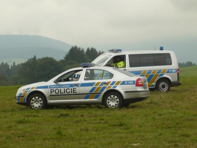 Policejní auta při zásahu