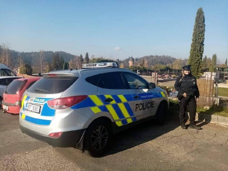 Policejní hlídka Letovice.jpg