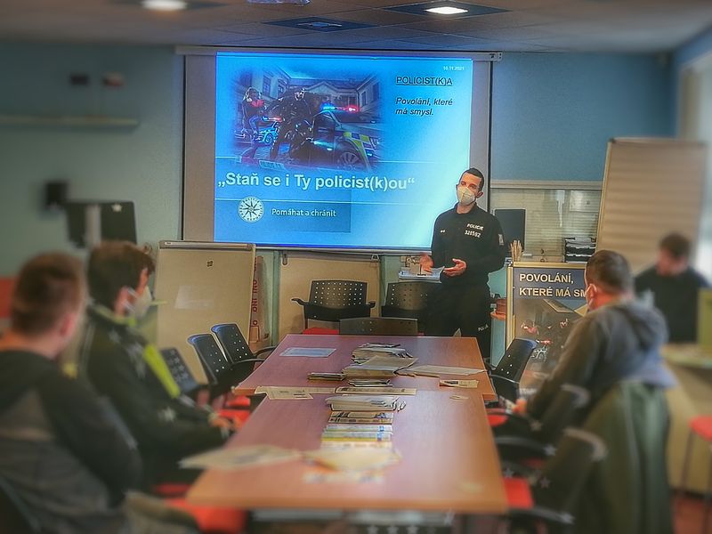 Policejní nauka na Týdnu vzdělávání dospělých - Náchod 10.11.2021