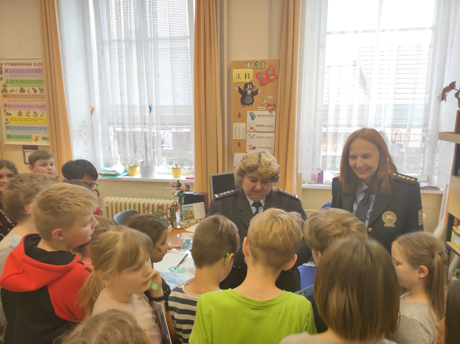 Policejní návštěva v 2. Základní škole Slaný