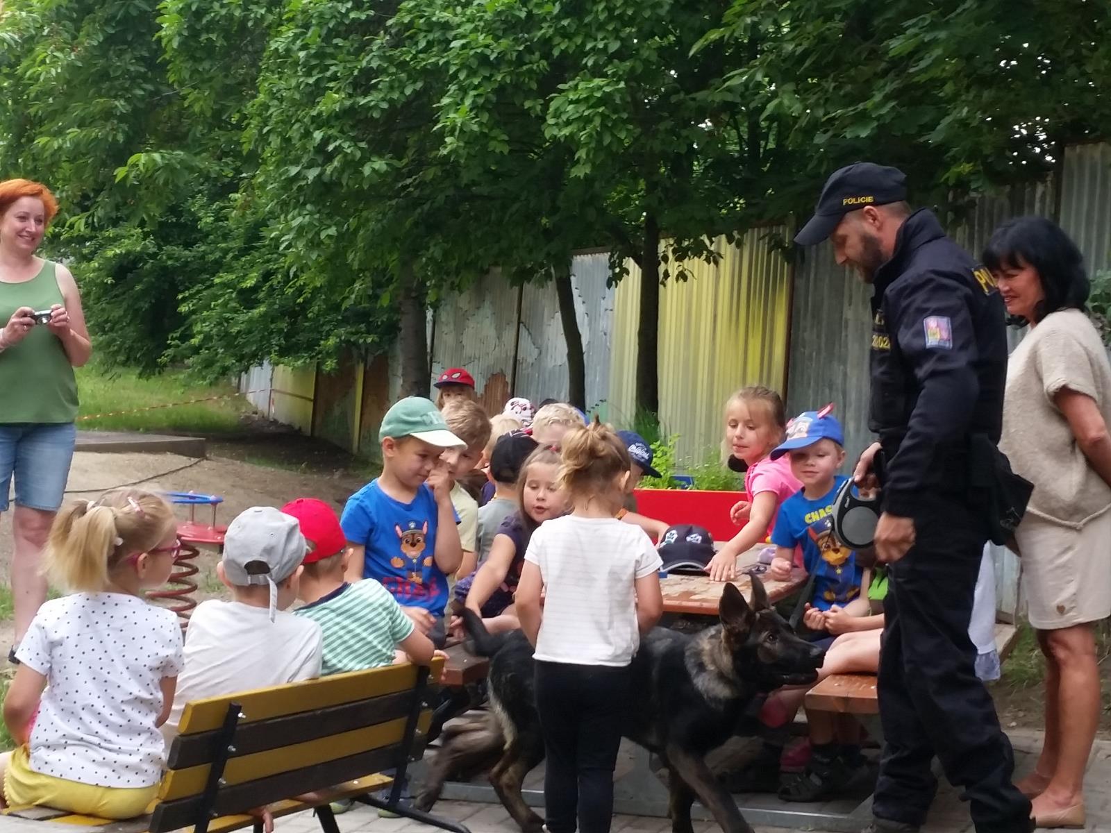 Policejní návštěva v MŠ Divadelní