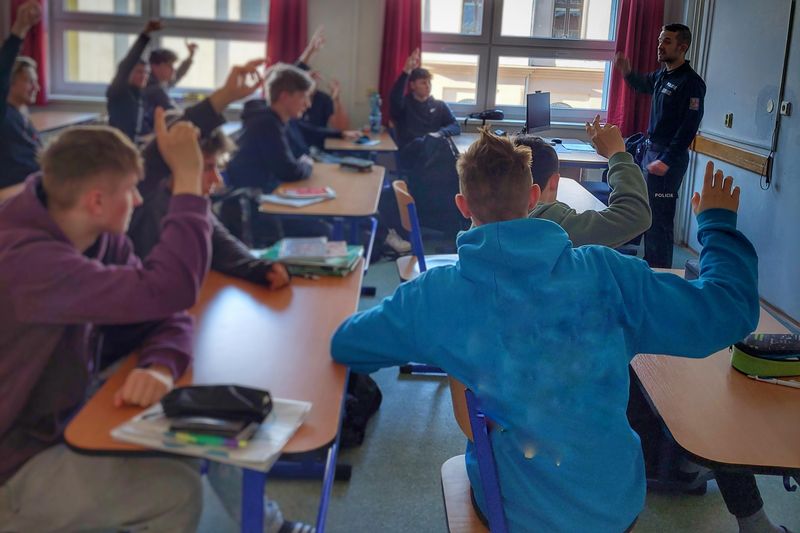 Policejní prevence chce osvětou mýtit rizikové trendy - SPŠ Hronov - 10.1.2024