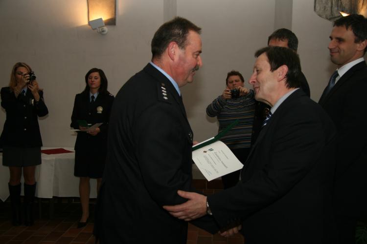 Policejní prezident i krajský ředitel ocenili profesionální práci jihočeských  policistů.JPG