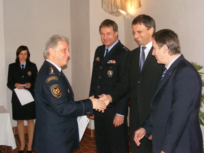 Policejní prezident i krajský ředitel ocenili profesionální práci jihočeských  policistů.jpg