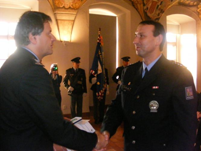 Policejní prezident i krajský ředitel ocenili profesionální práci jihočeských  policistů.jpg