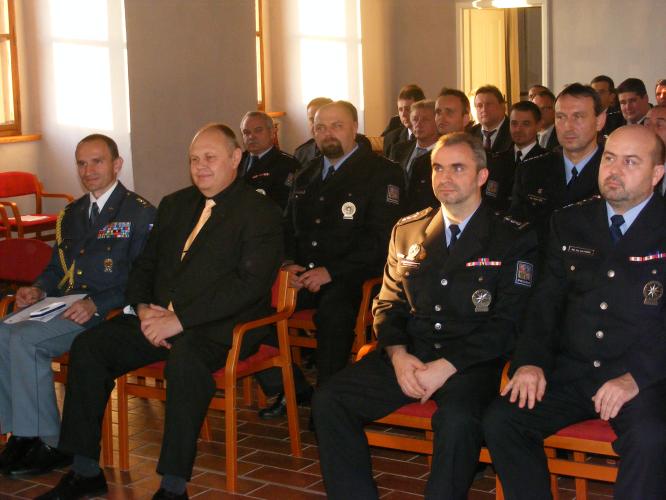 Policejní prezident i krajský ředitel ocenili profesionální práci jihočeských  policistů.jpg