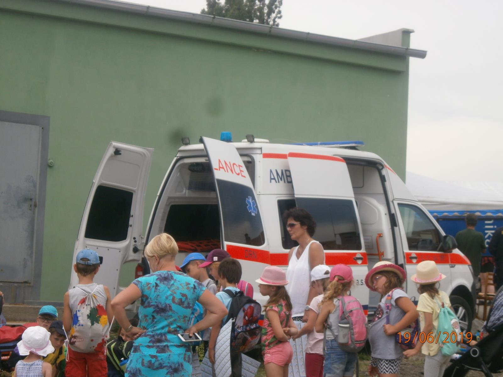 Policejní ukázky na farmě v Ledcích