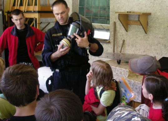 Policejní výstroj