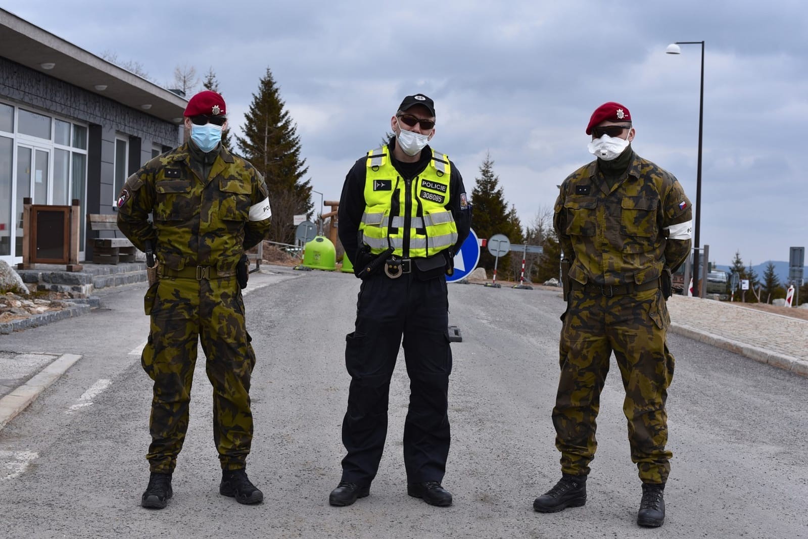 Policisté s AČR