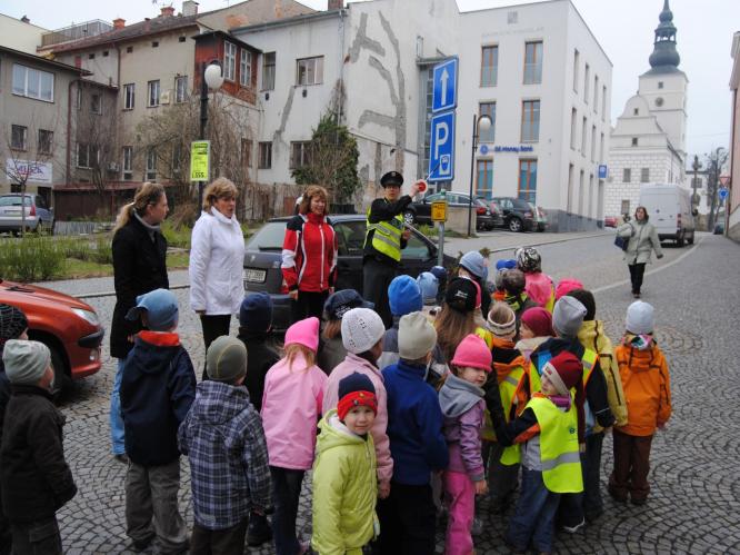 Policista Jirka vysvětluje význam značky
