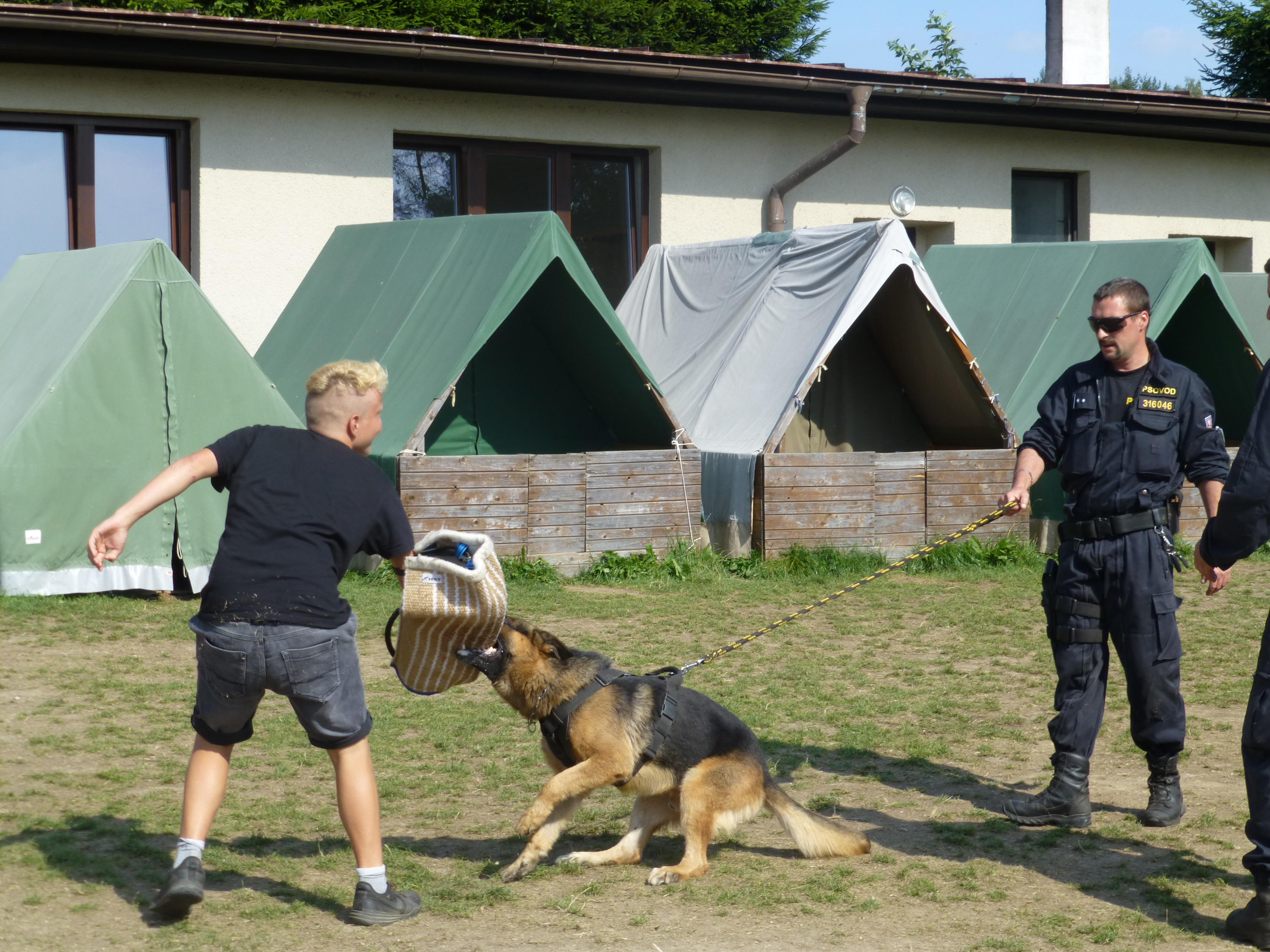 Policisté ÚO J.Hradec navštívili LDT pořádaný městem.JPG