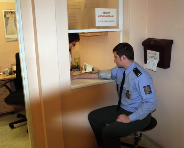 Policisté darují krev