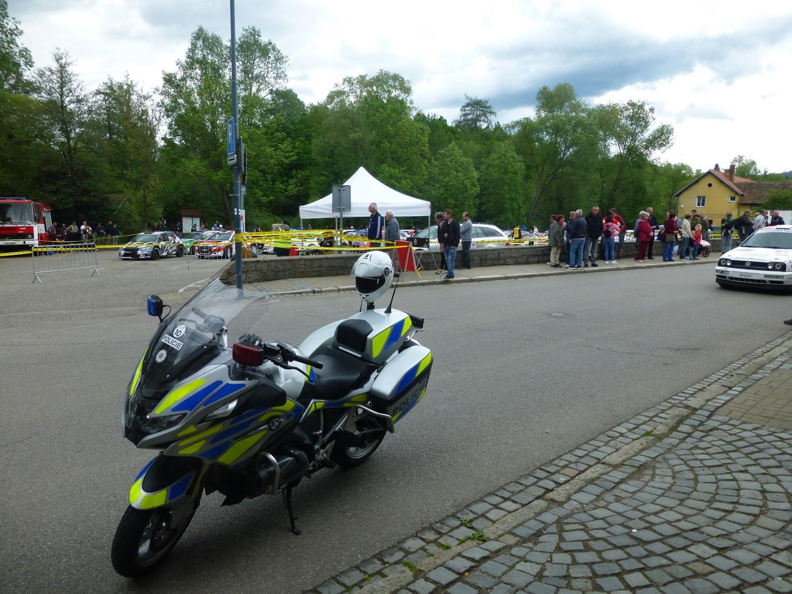 Policisté dohlíželi na hladký průběh rallye