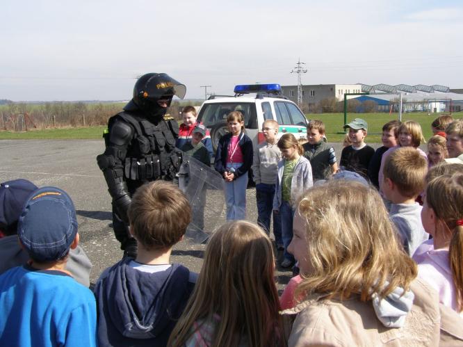 Policisté mezi dětmi