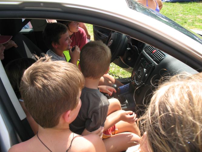 Policisté na dětském táboře ve Stříbrné Skalici