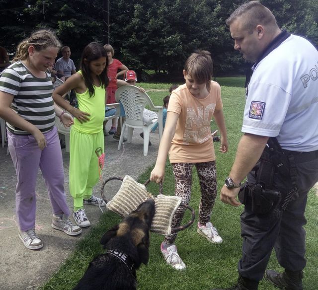Policisté na táboře
