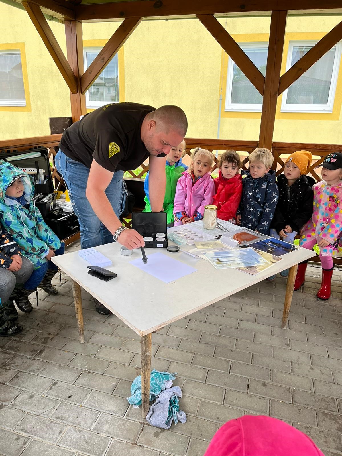 Policisté navštívili děti z mateřských školek
