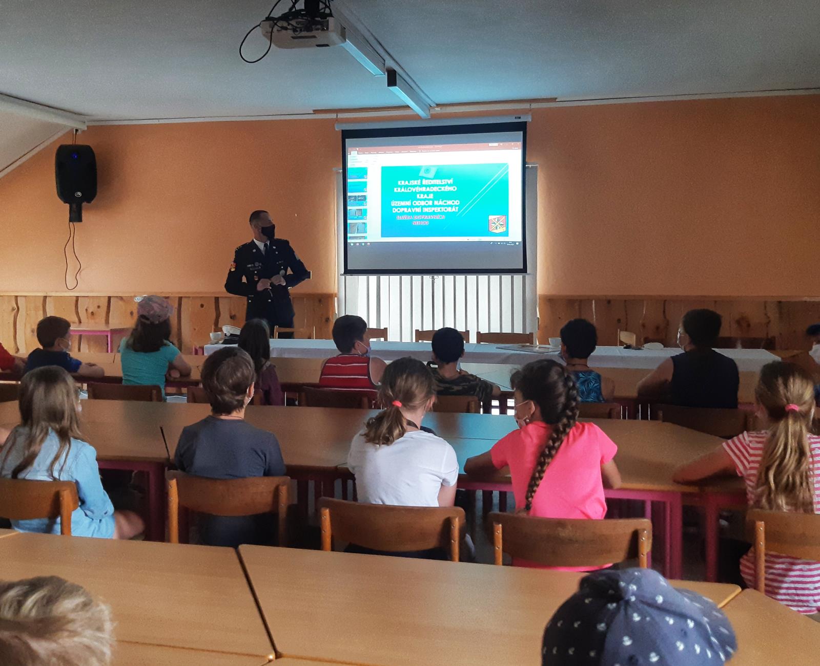 Policisté přednášeli žákům ZŠ Velké Poříčí 29.6.2021