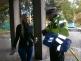 Policisté rozdávali reflexní prvky