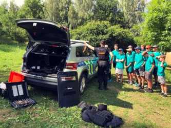 Policisté s dětmi na Slezské Hartě_1