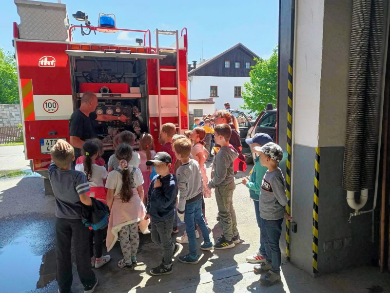 Policisté s hasiči na společné preventivní akci 04.jpg