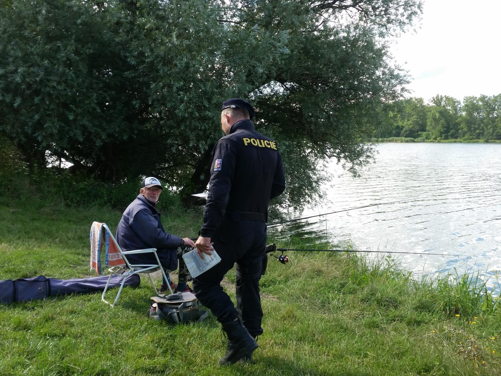 Policisté se zaměřili na vozidla rybářů a houbařů