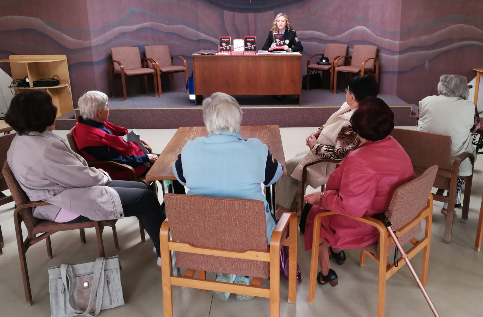 Policisté seniorům