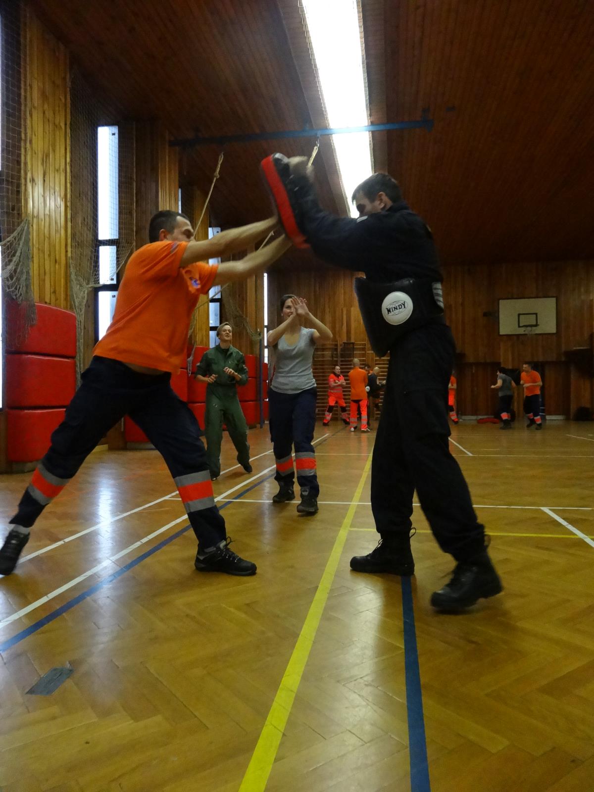 Policisté školí záchranáře. 