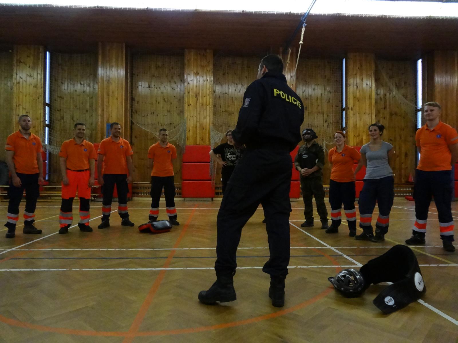 Policisté školí záchranáře. 