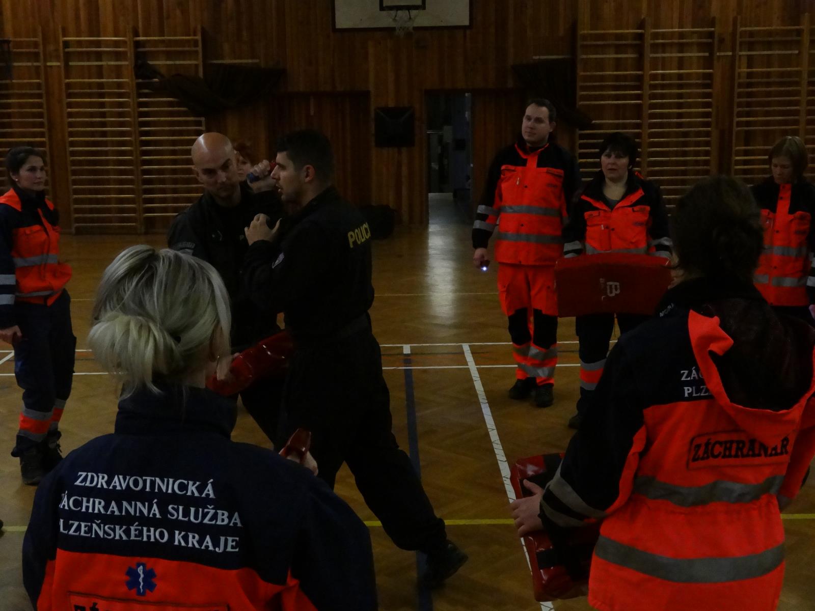 Policisté školí záchranáře. 
