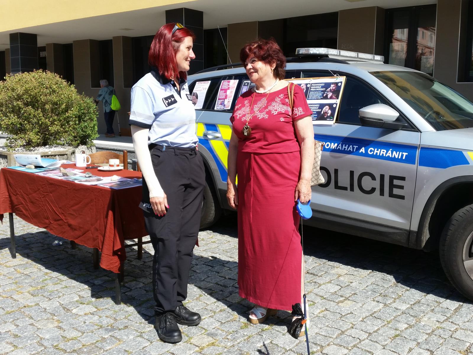 Policisté upozorňují občany na nebezpečný internet