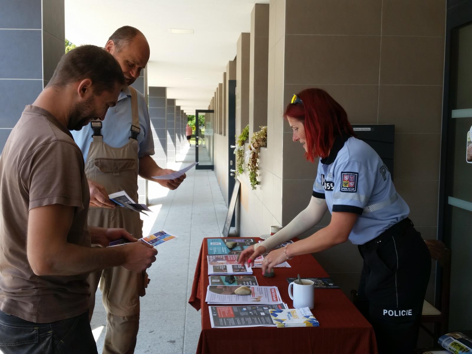 Policisté upozorňují občany na nebezpečný internet