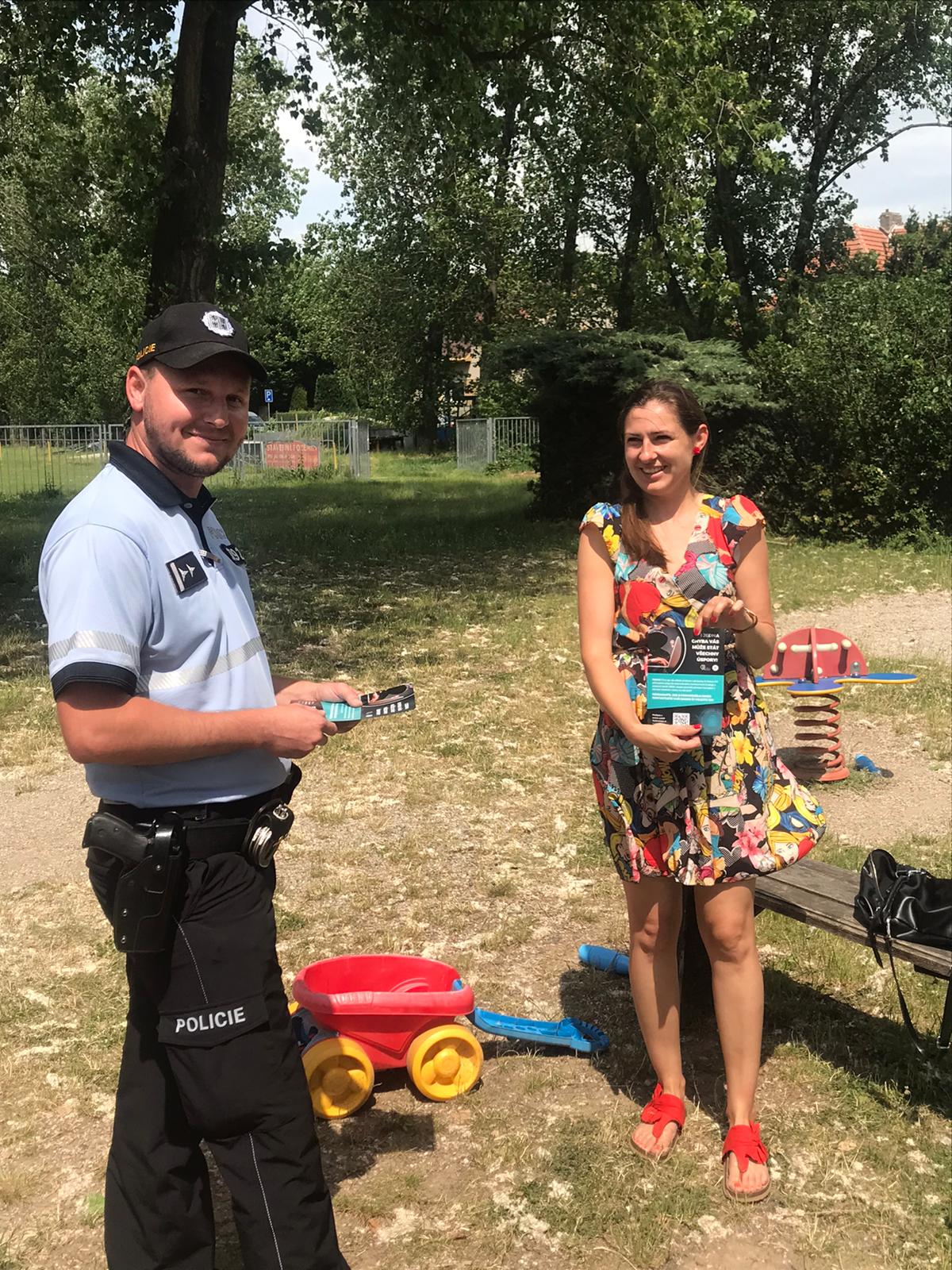 Policisté upozorňují občany na nebezpečný internet