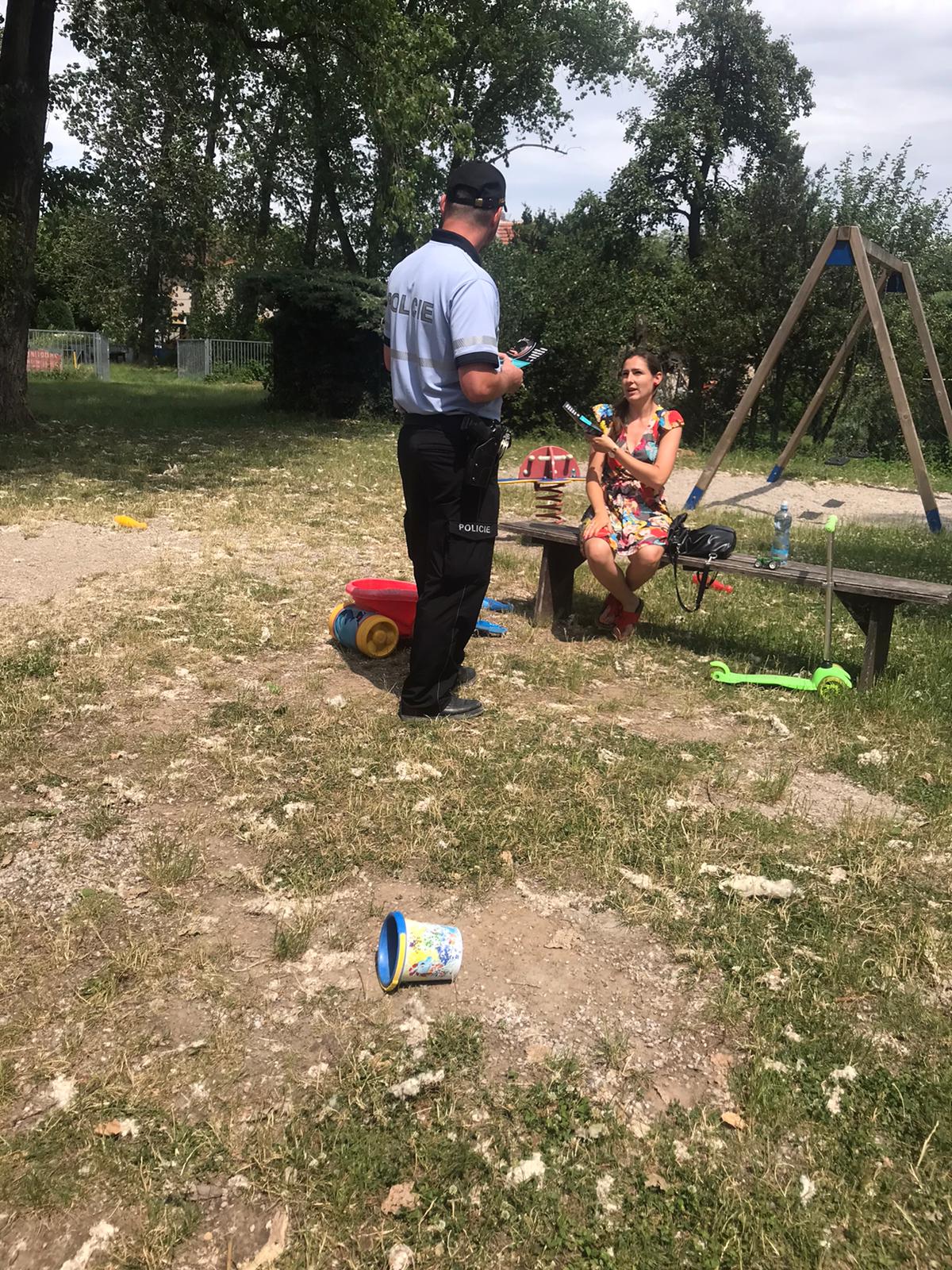 Policisté upozorňují občany na nebezpečný internet