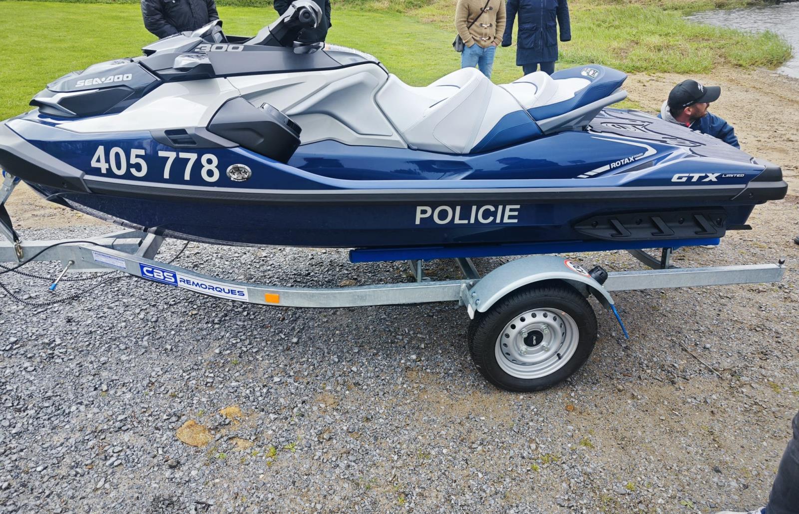 Policisté v Horní Plané mají nový vodní skútr