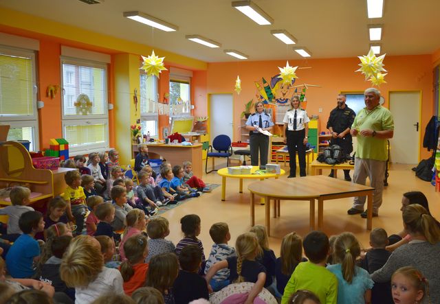 Policisté v mateřince