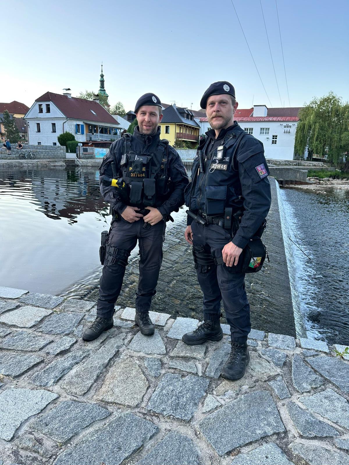 Policisté zachránci.jpg