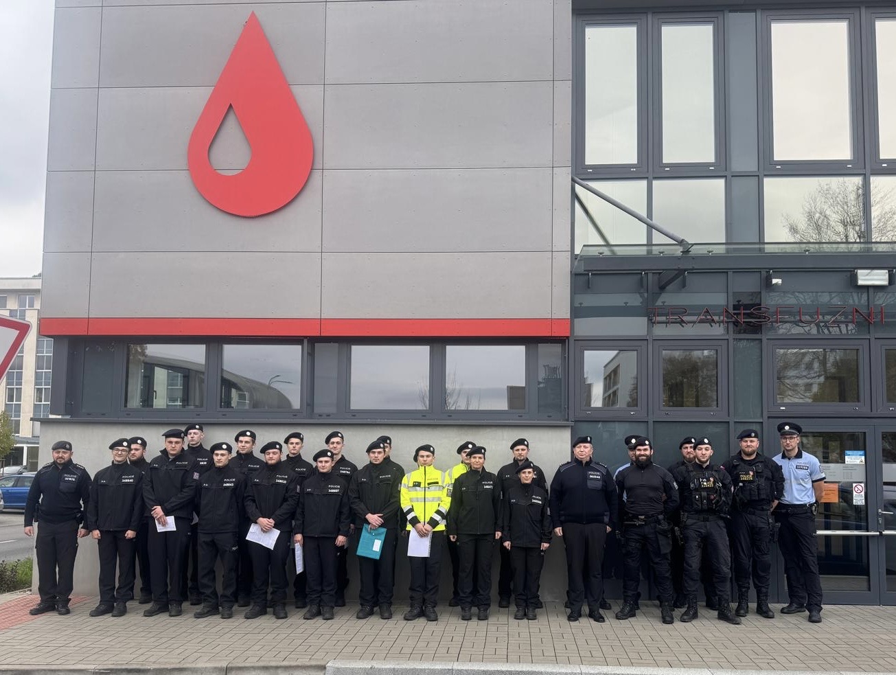 Policisti darovali krev