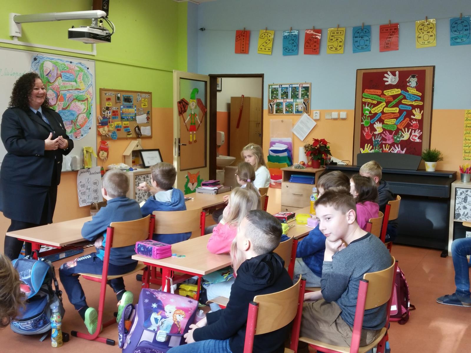 Policistky navštívily děti ze ZŠ 1.KŠPA v Kladně