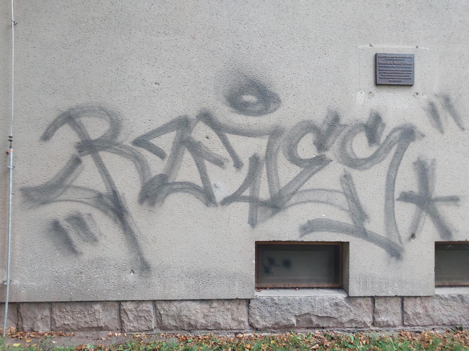 Poškozená fasáda