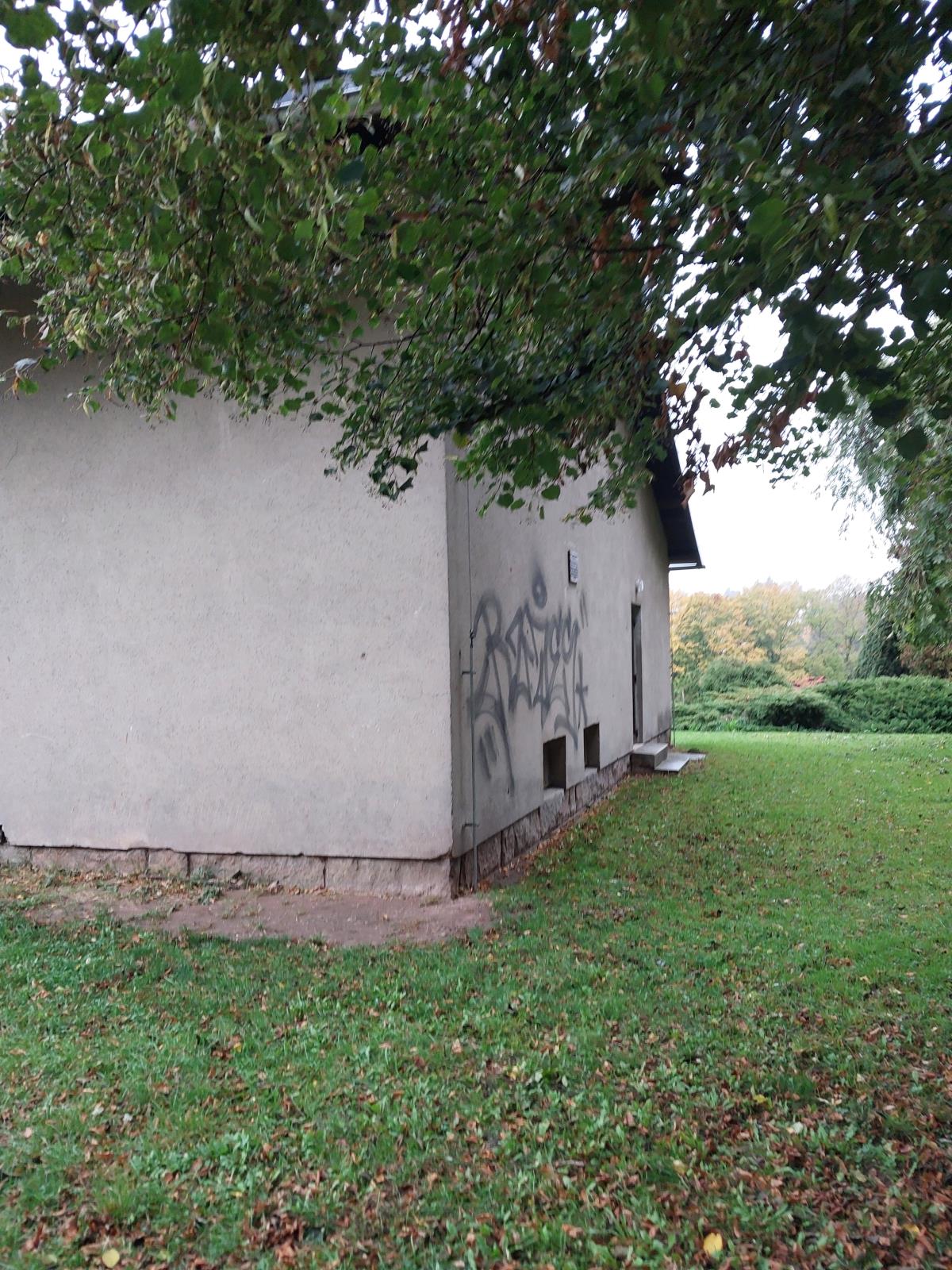 Poškozená fasáda