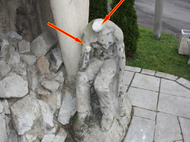 Poškozená socha