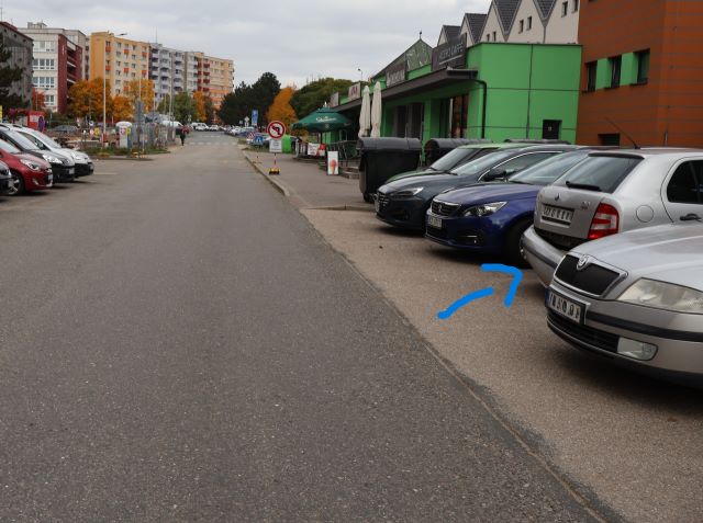 Poškozené vozidlo u ATAKU (1).JPG