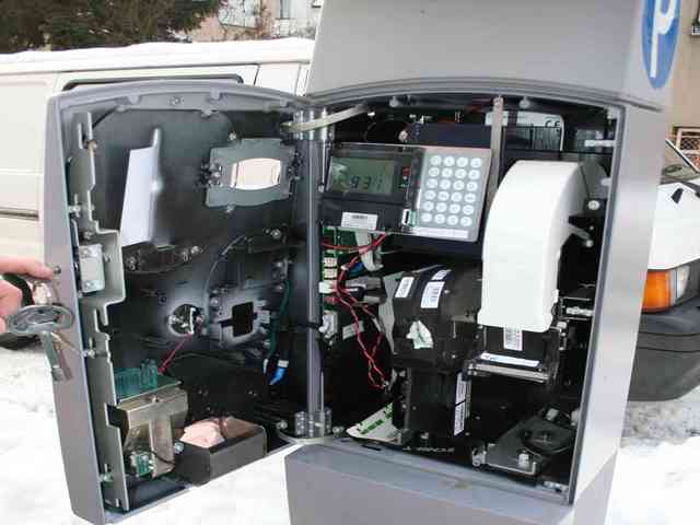 Poškození parkovacích automatů