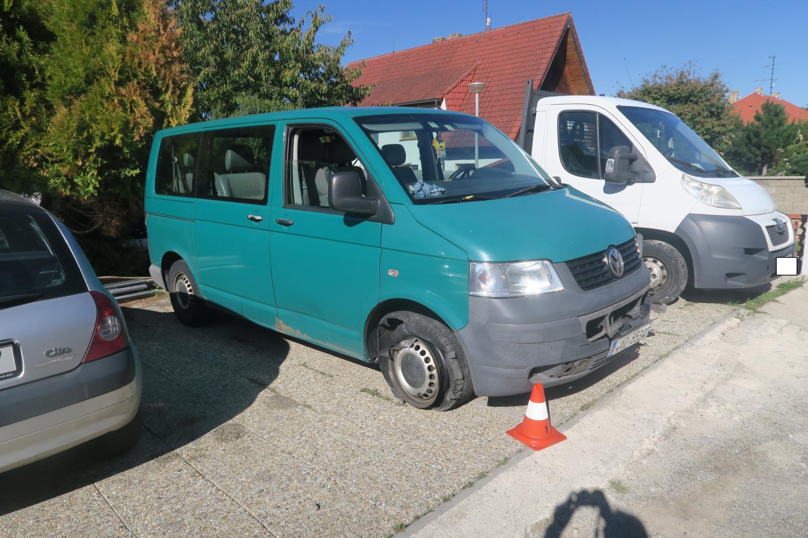Poškozený VW Transporter z DN v Kaplici 1.jpg