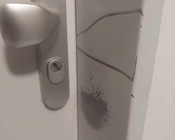 Poškozený zámek.jpg