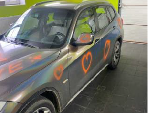 Posprejované auto